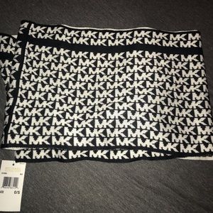 Michael Kors Wrap scarf
